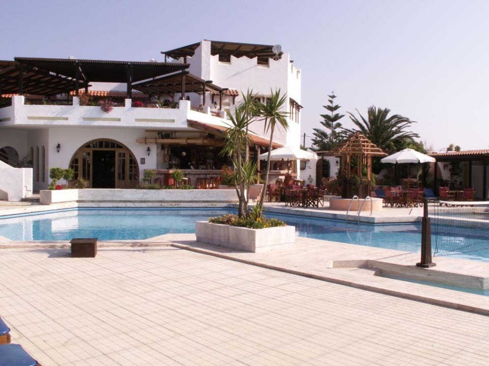 Rund um den Pool Gaia Garden Hotel