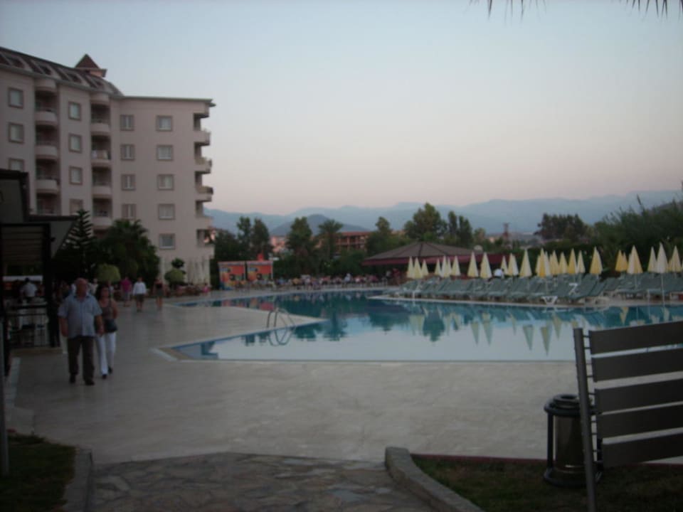 Uitzichtfoto met bewolking Hotel Royal Garden Beach