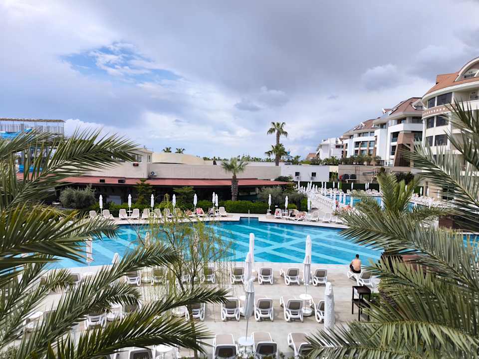 Pool Kirman Belazur Resort & Spa
