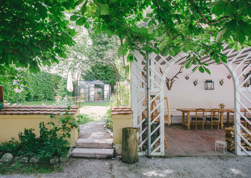 Gartenanlage Der Schlosswirt zu Anif - Biedermeierhotel & Restaurant