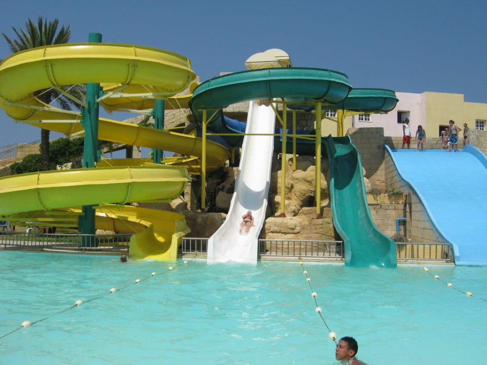 Basen ze slizgawkami Houda Golf & Beach Club