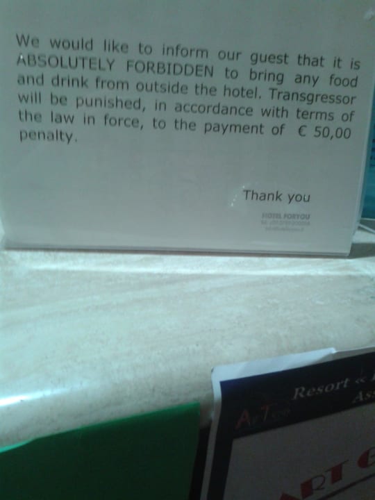 Zakaz wnoszenia jedzenia i picia Hotel For You