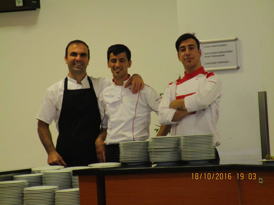 Unsere Küchenboys Hotel Grand Efe