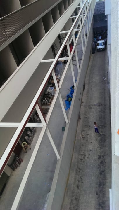 Abstand und Aussicht zum Nachbarhotel J'adore Deluxe Hotel & Spa