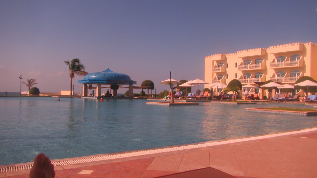 Pool Wyndham Garden Salalah Mirbat