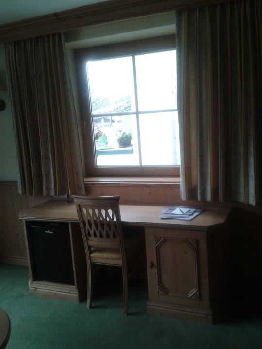 Schreibtisch  mit Kühlschrank KERSCHDORFER - Wohlfühlhotel Garni - Adults only