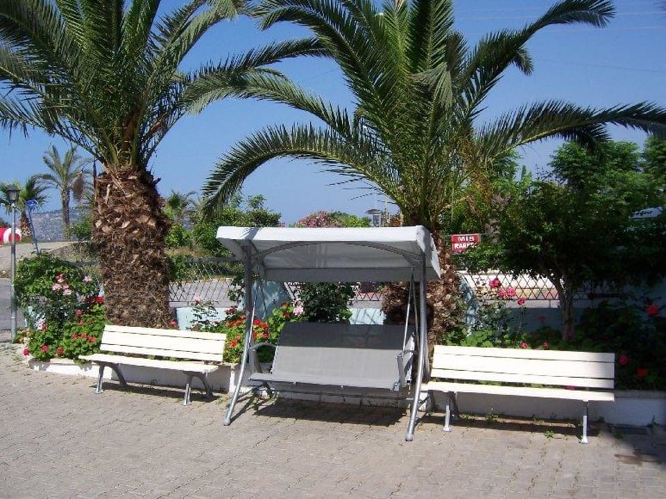 Hollywood-Schaukel im Eingangsbereich Blue Diamond Alya