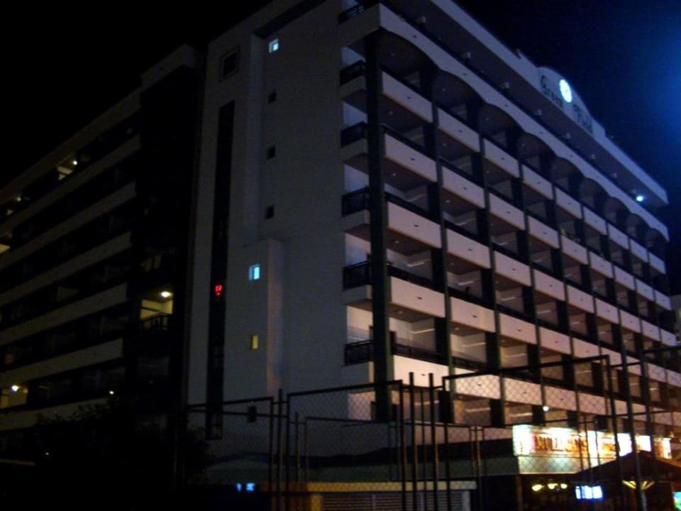 Hotel bei Nacht Hotel Green Field