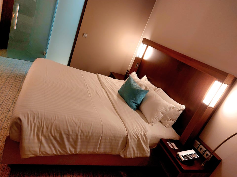 Zimmer Hotel Courtyard by Marriott Cologne