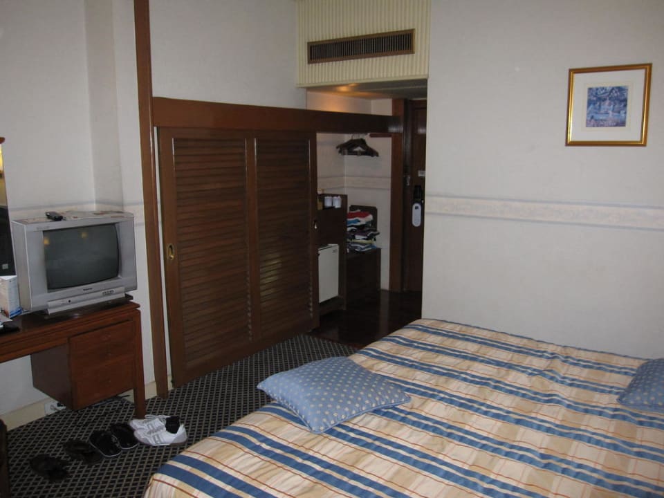 Zimmer - Kleiderschrank mit Safe The Tawana Bangkok