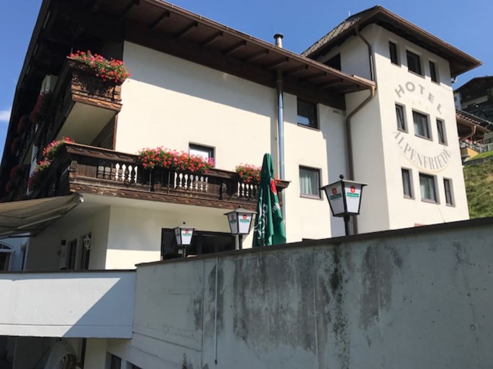 Außenansicht Hotel Alpenfriede