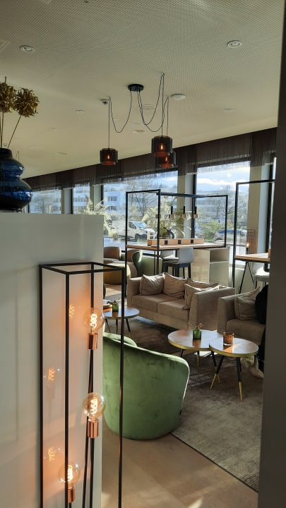 Lobby Leonardo Hotel Zurich Airport