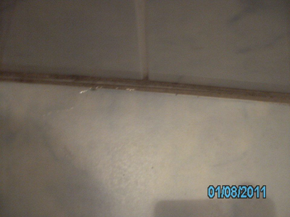 Schimmel in der Dusche Hotel Kiss Family
