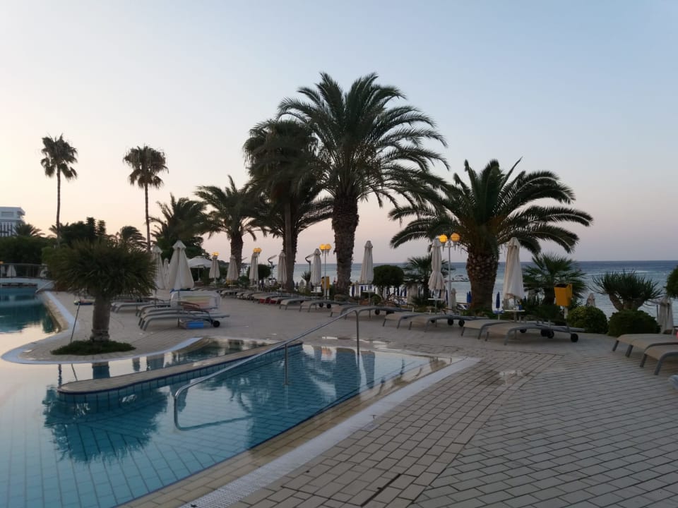 Pool Hotel Sunrise Beach