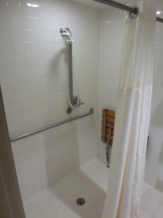 Sehr grosse Dusche mit Sitzgelegenheit Hotel Doubletree Grand Key Resort