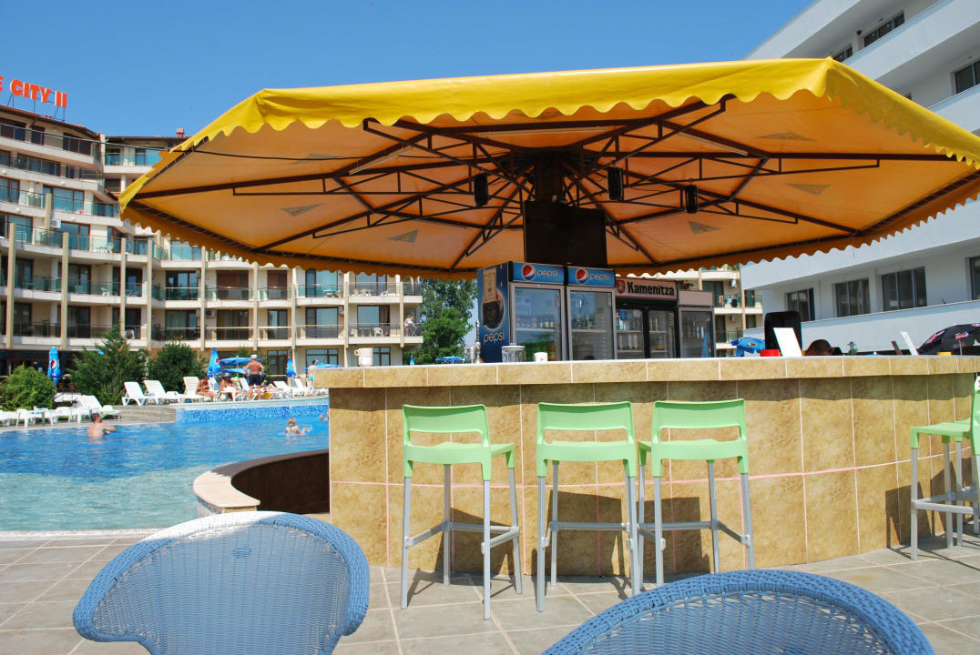 Bar przy basenie Aparthotel Prestige City II