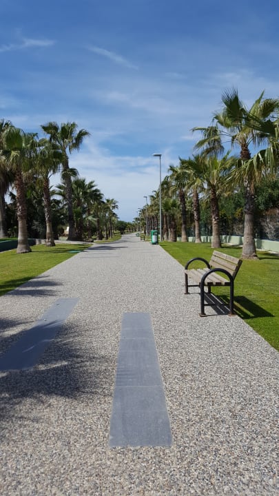 Promenade zwischen Hotel und Strand VONRESORT Golden Coast