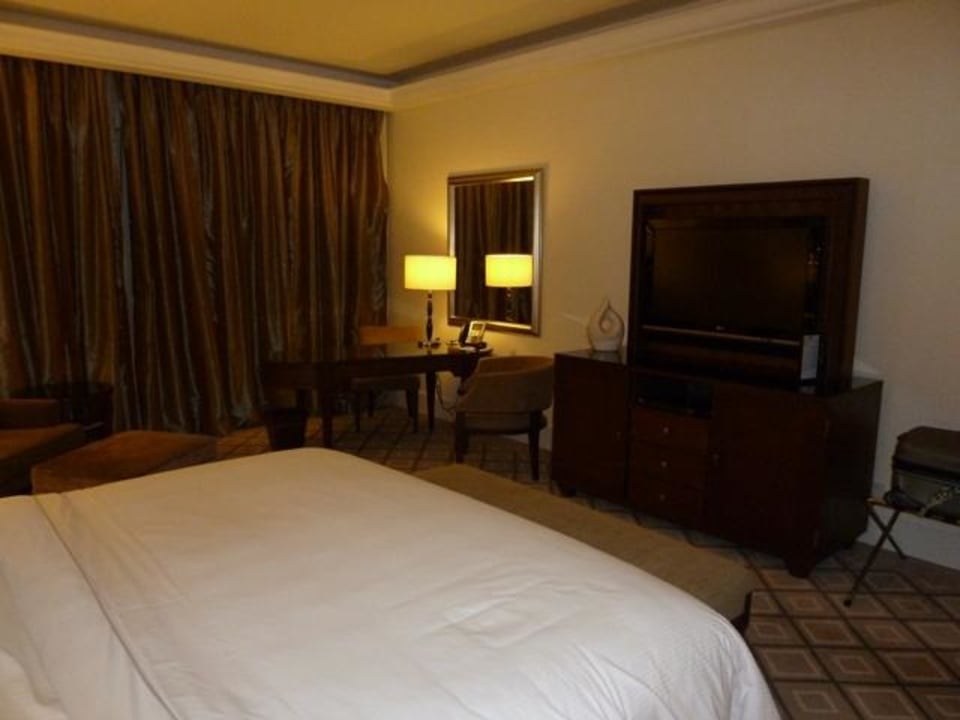 Fernseher The Westin Dubai Mina Seyahi Beach Resort & Marina