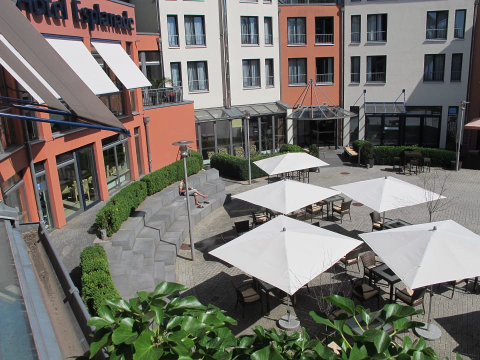 Ansicht in den Hof vom Frühstück Hotel Esplanade Resort & Spa