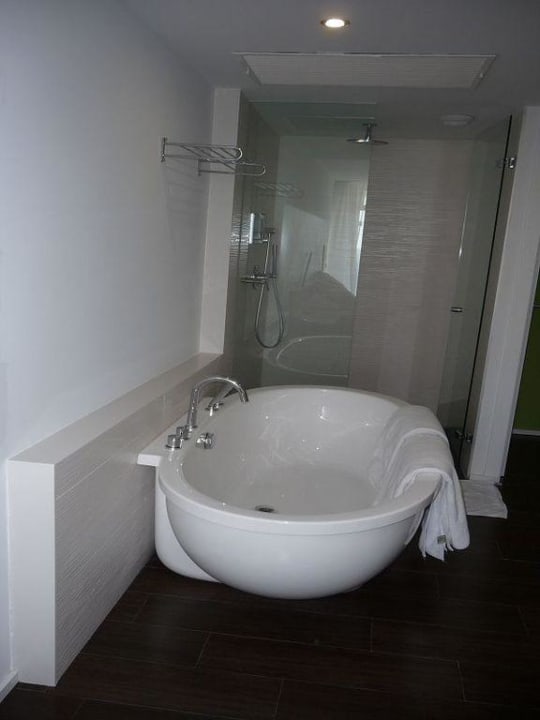 Badewanne für kühle Tage Iberostar Waves Bahia de Palma