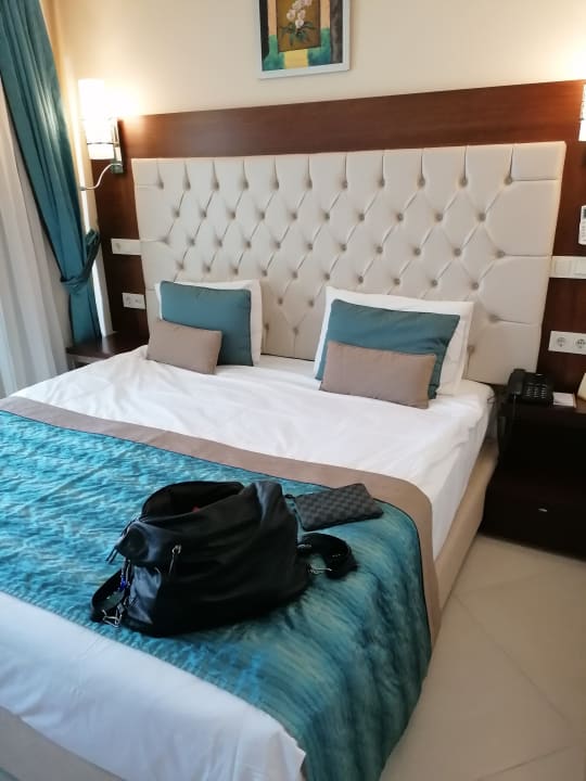 Zimmer Kamelya Aishen Club