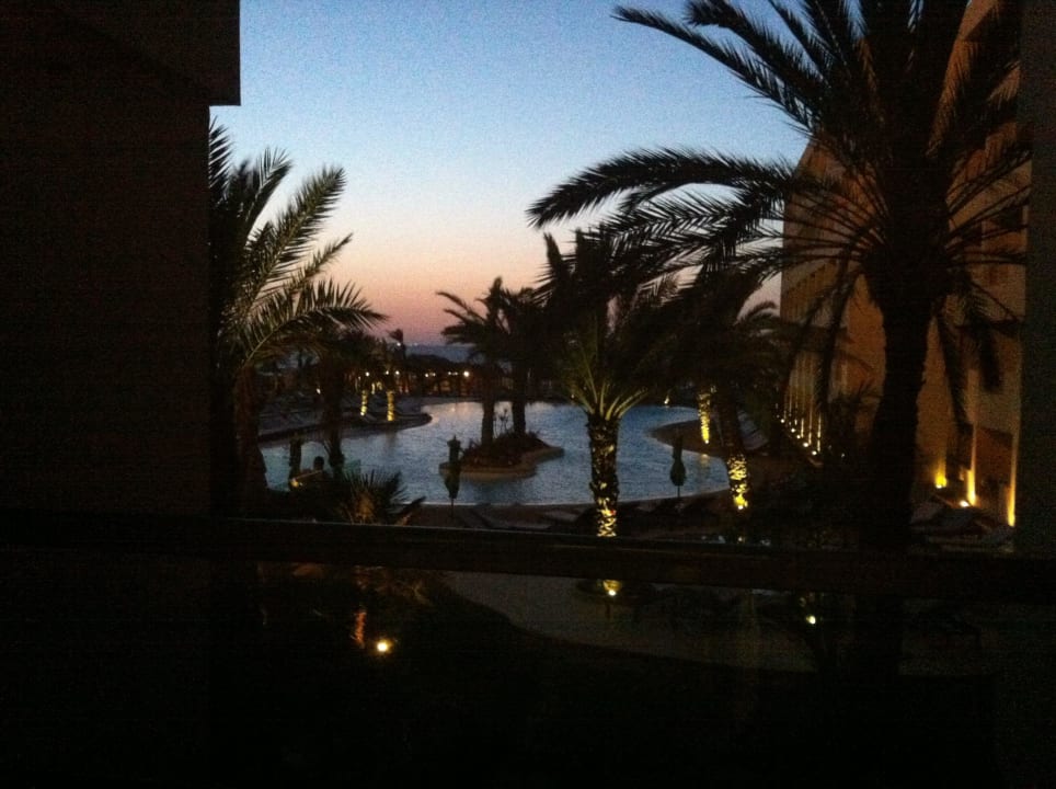 Ausblick vom Hotelzimmer am Abend Hotel Rosa Beach