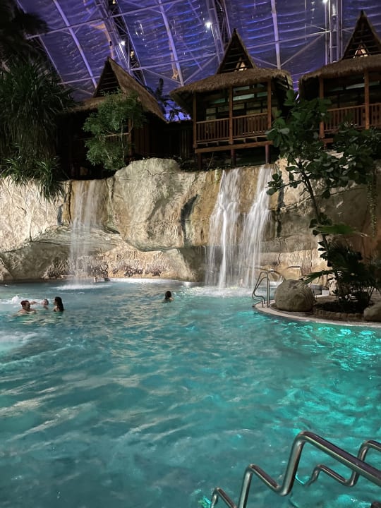 Pool Tropical Islands Resort