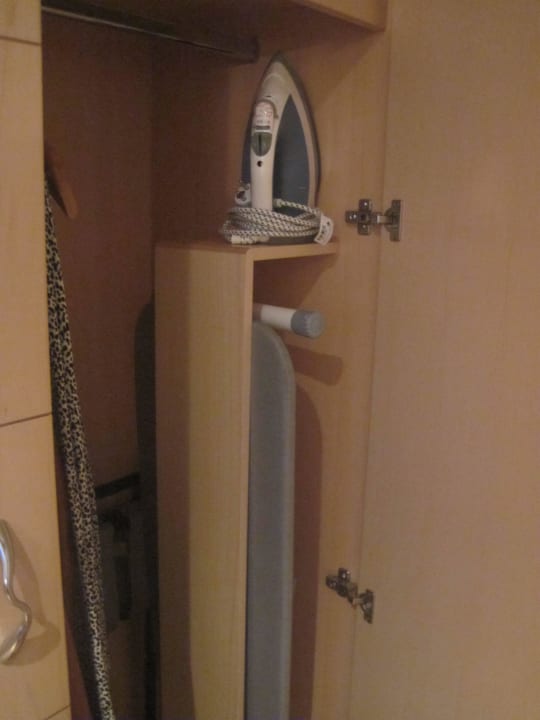 Kleiderschrank Hilton Düsseldorf