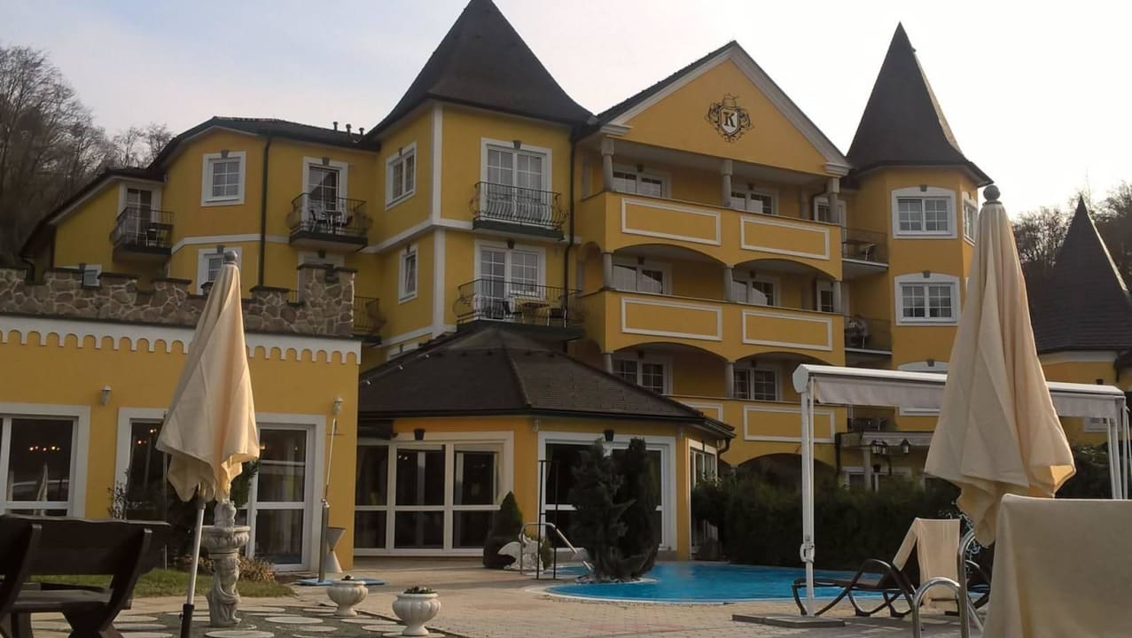 Nebentrackt - Ansicht von der Liegewiese Schlössl Hotel Kindl