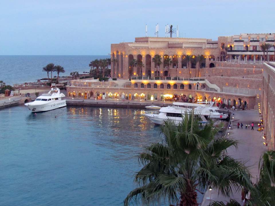 Haupthaus mit Marina Pickalbatros Citadel Resort