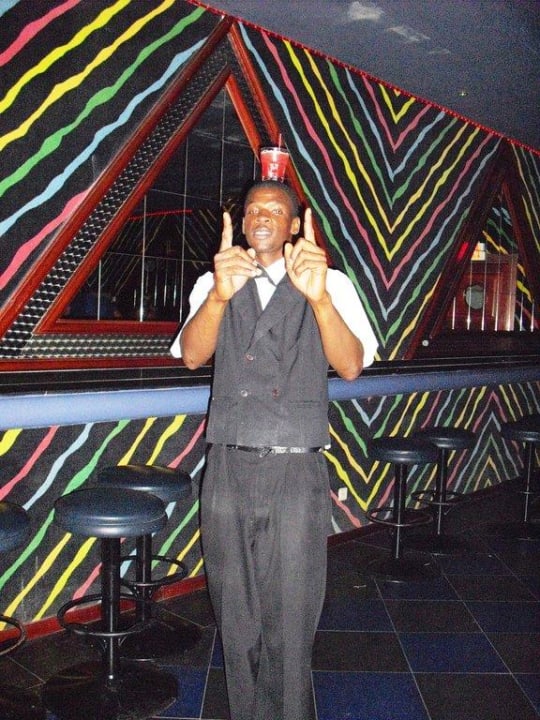Service in der Disco Hotel Riu Negril