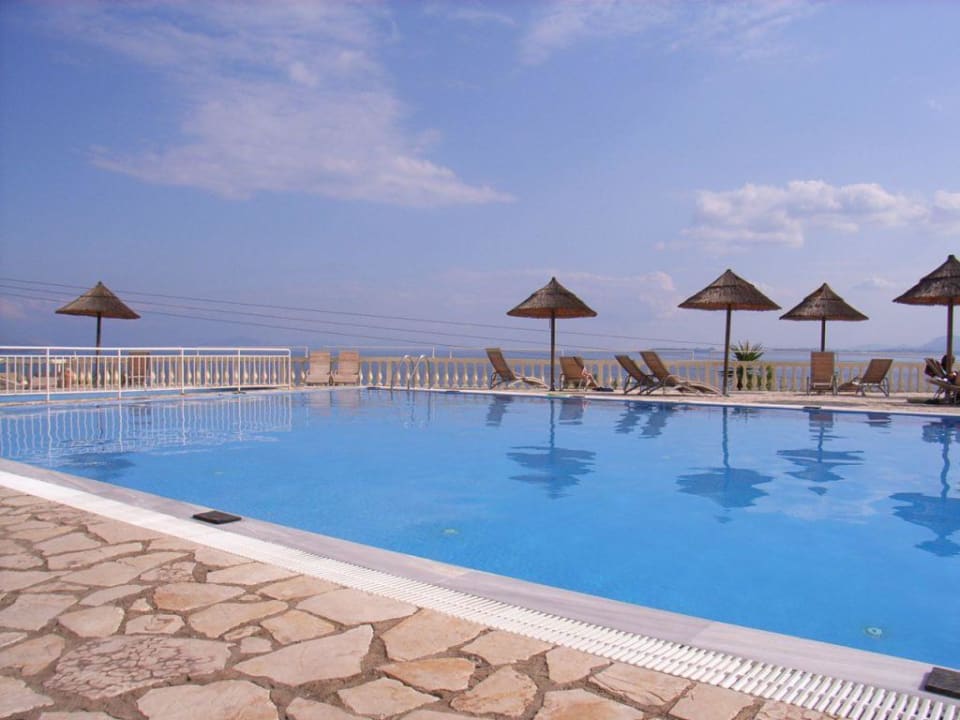 Pool Hotel Pantokrator