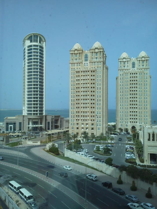 Blick auf die Hotelanlage Four Seasons (gegenüber) Mövenpick Hotel West Bay Doha