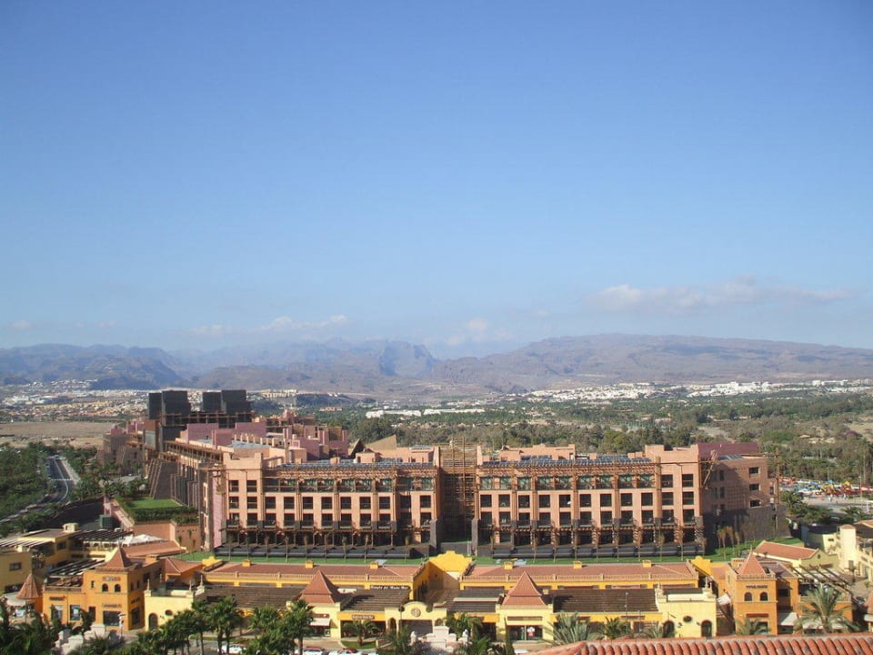 Das Hotel vom Lopesan Costa Meloneras aus gesehen Lopesan Baobab Resort