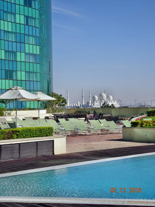 Pool Mit Der Scheich Zaye Millennium Al Rawdah Hotel Abu Dhabi