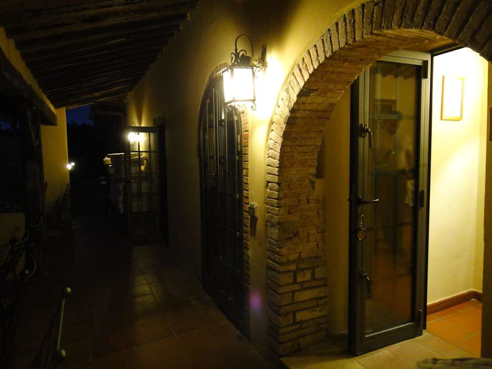 Eingang Zimmer 17 Hotel Borgo San Luigi