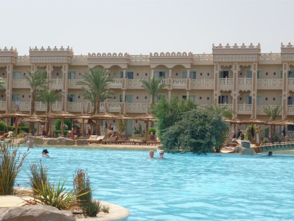 Бассейн около бара (Остров) Pickalbatros Palace Resort