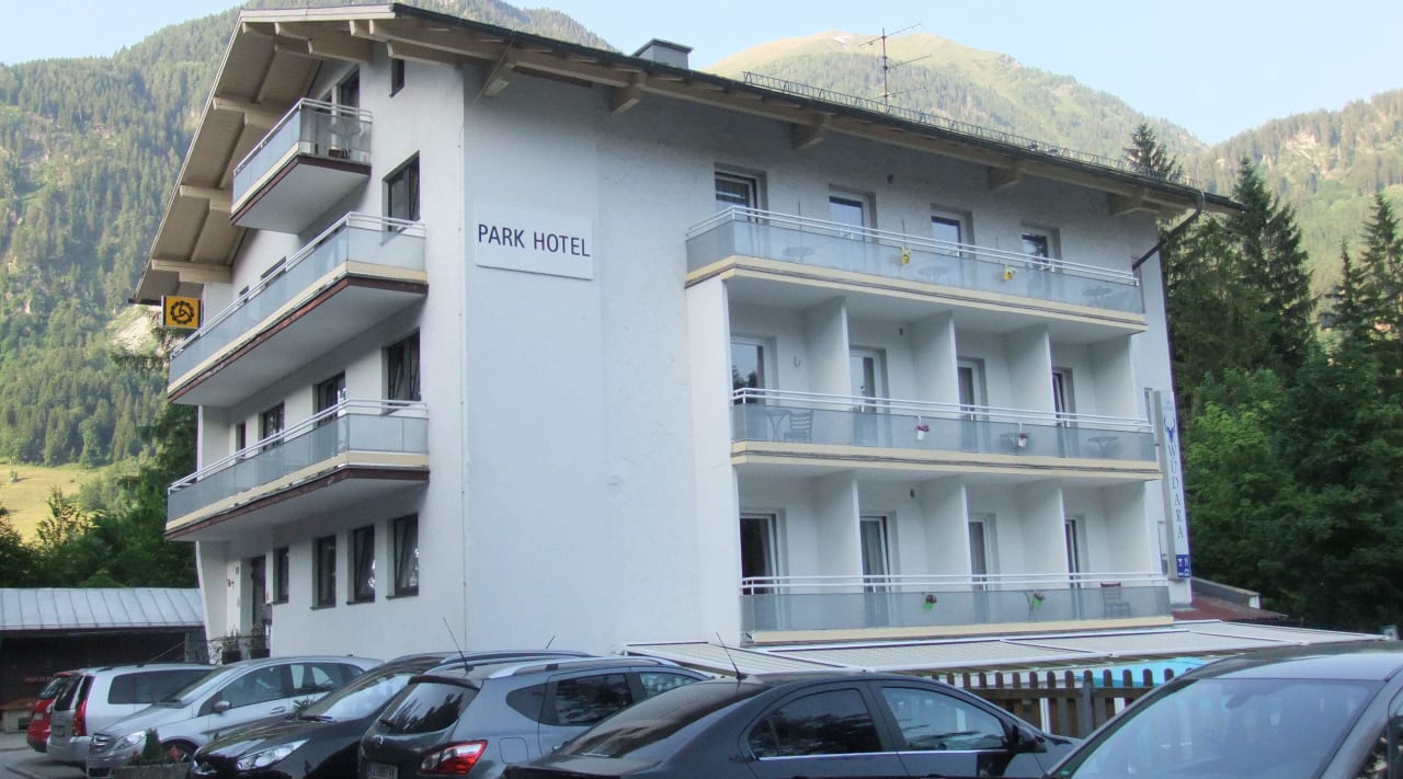 Von außen von vorn  Park Hotel Gastein