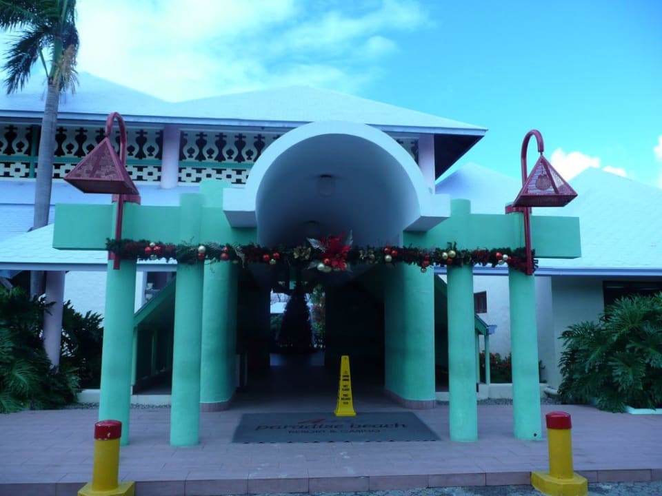 Hoteleingang Grand Paradise Playa Dorada