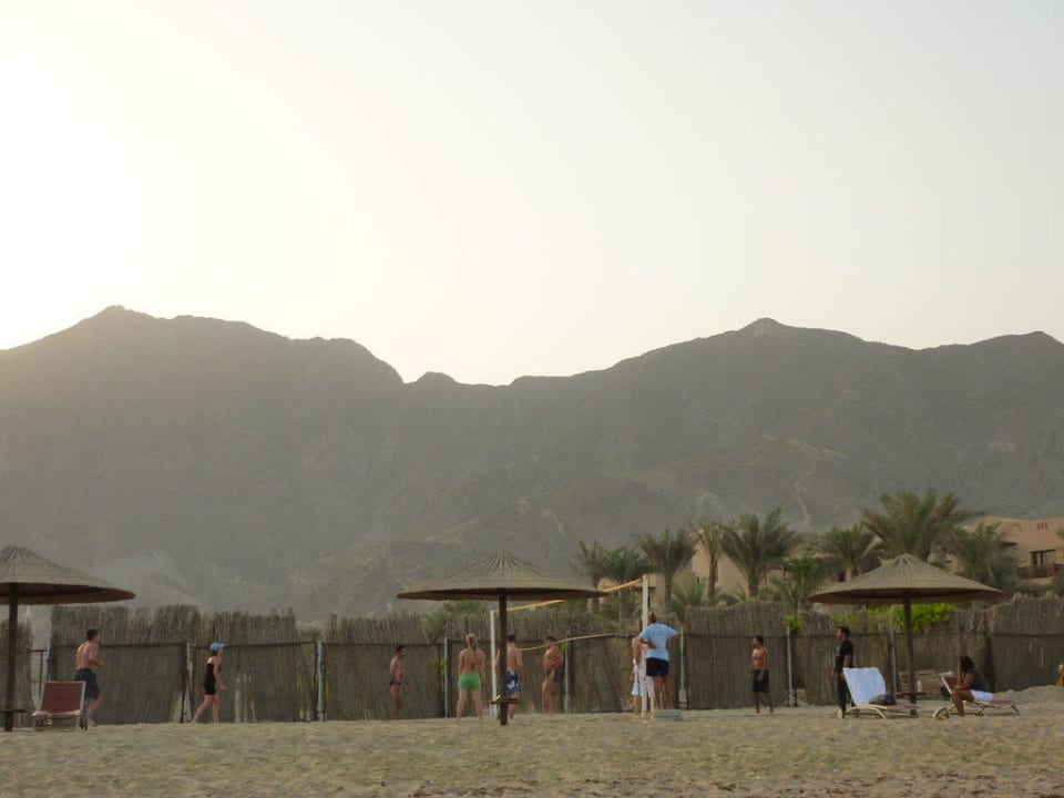 Hotel vom Strand gesehen Miramar Al Aqah Beach Resort