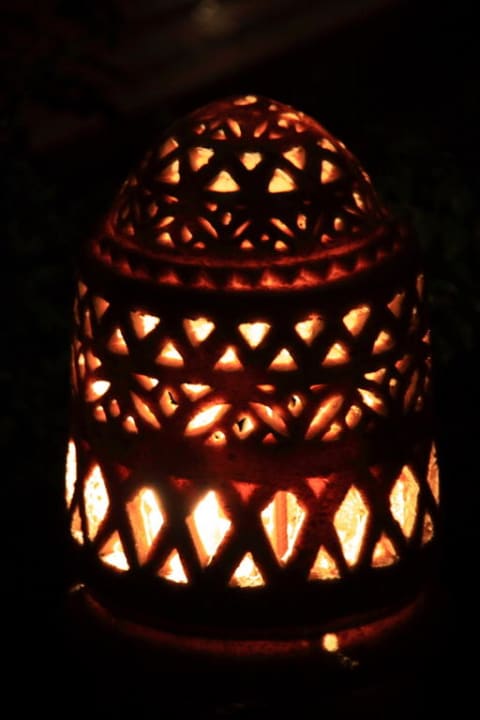 Lampenschirm im Ausengelände Stella Beach Resort & Spa Makadi Bay