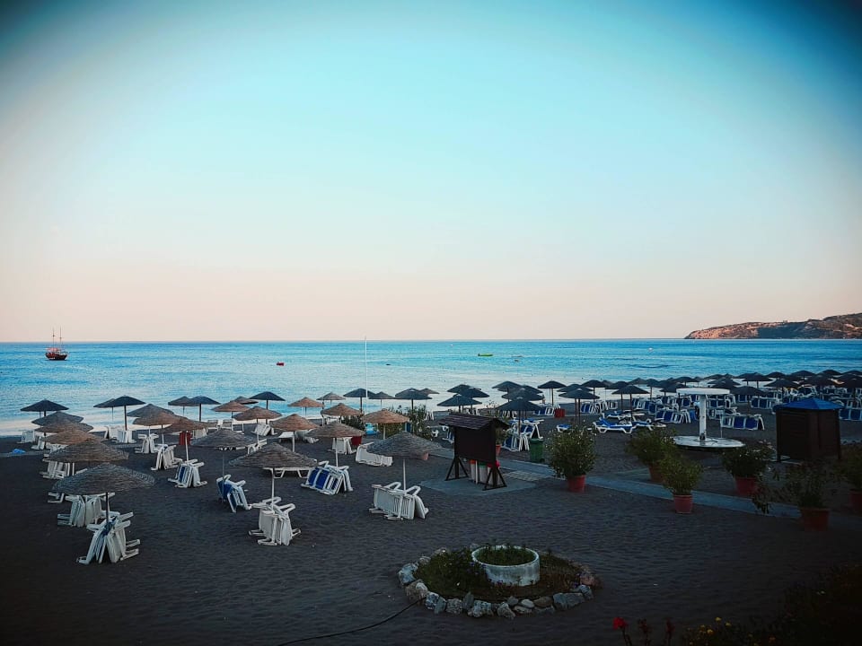 Hotelstrand am Abend Hotel Calypso Beach