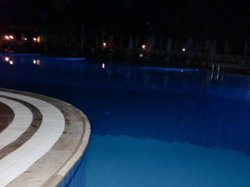 Pool bei Nacht Hotel Club Nena