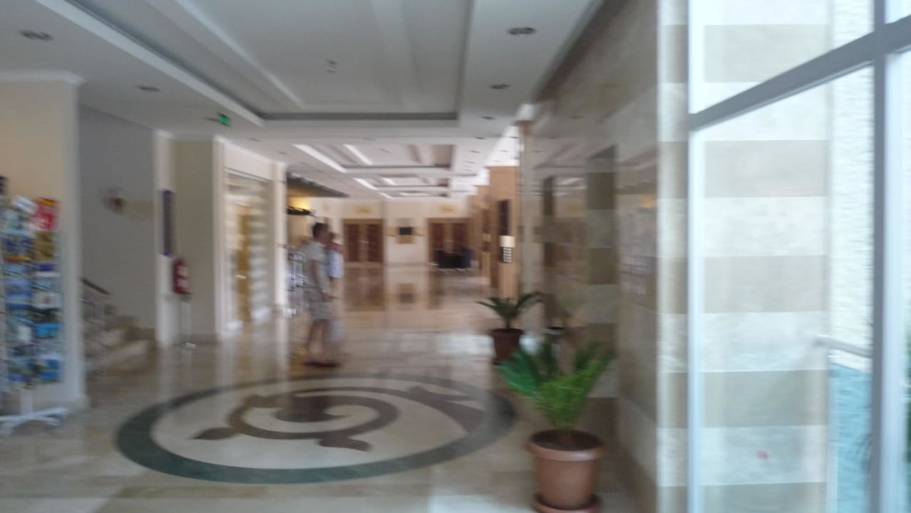 Vor den Aufzügen Solivia Hotel