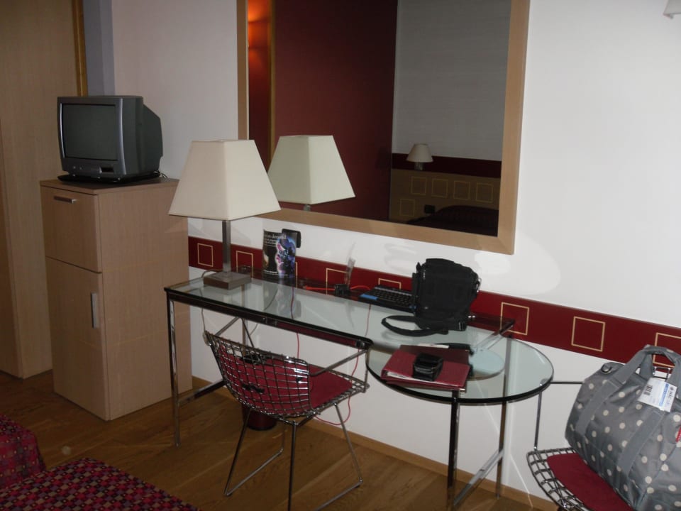 Schreibtisch West Point Airport Hotel