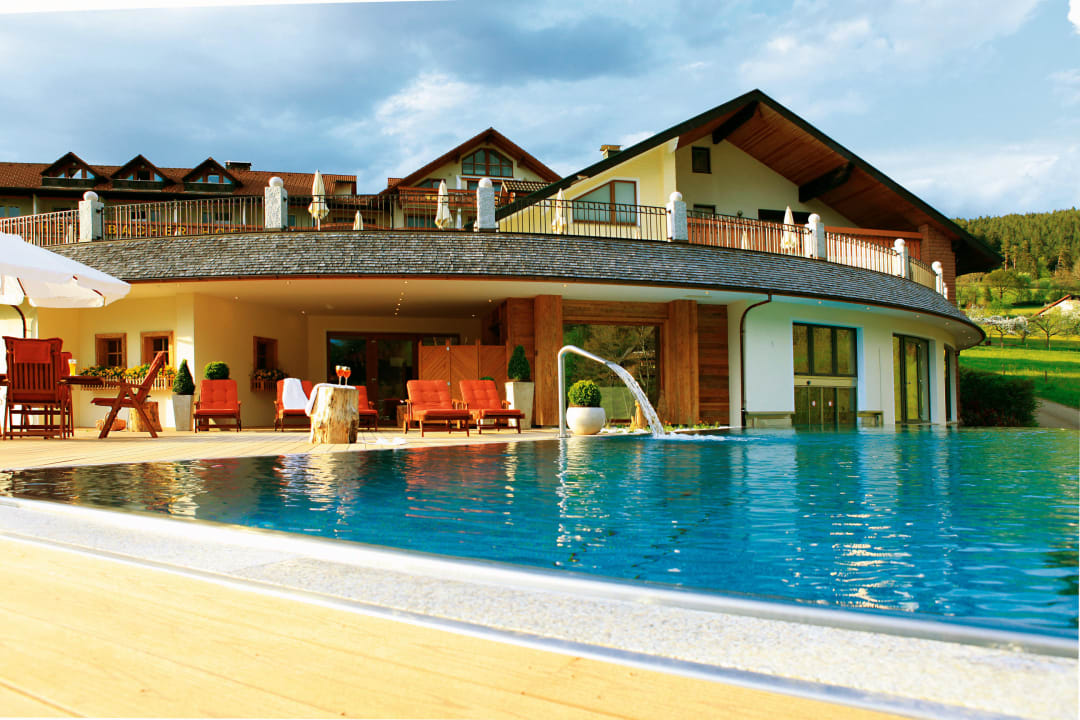 Panoramablick vom Hotelpool Wellness Hotel Heselbacher Hof