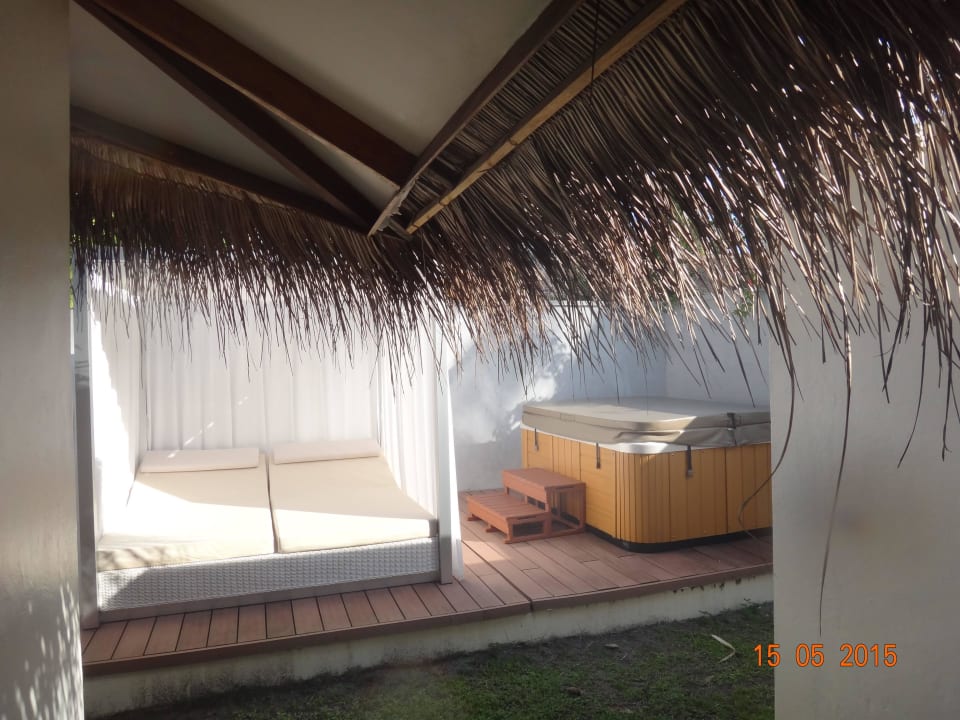 Deluxe BeaDeluxe Beach Villa mch Villa mit Jacuzzi Kuramathi Maldives