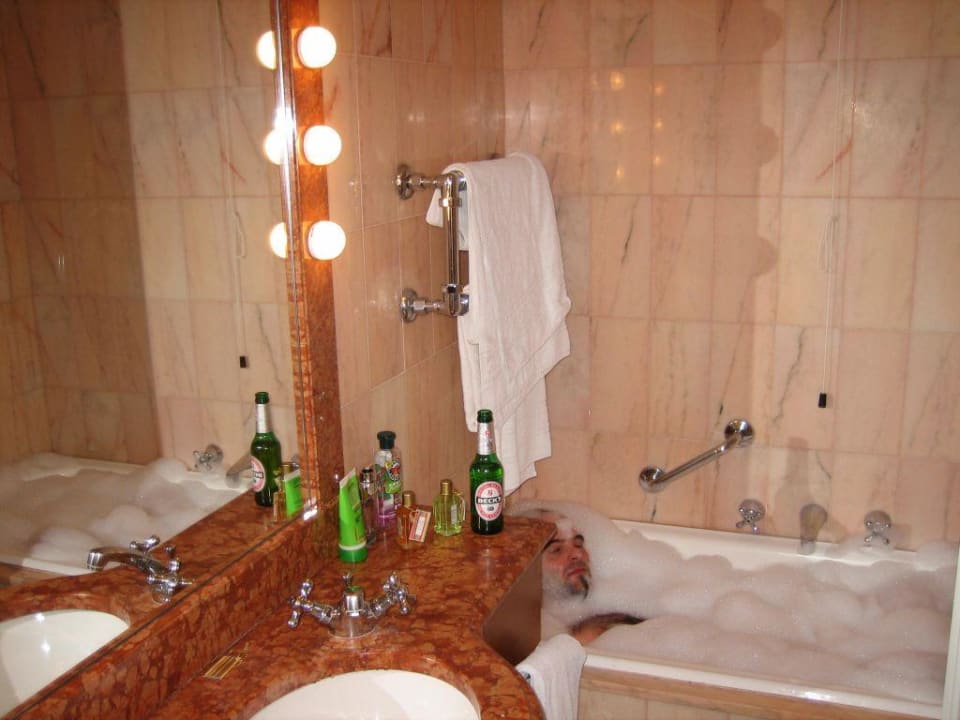 Schaumbad im Marmorbad Hotel Portofino Kulm