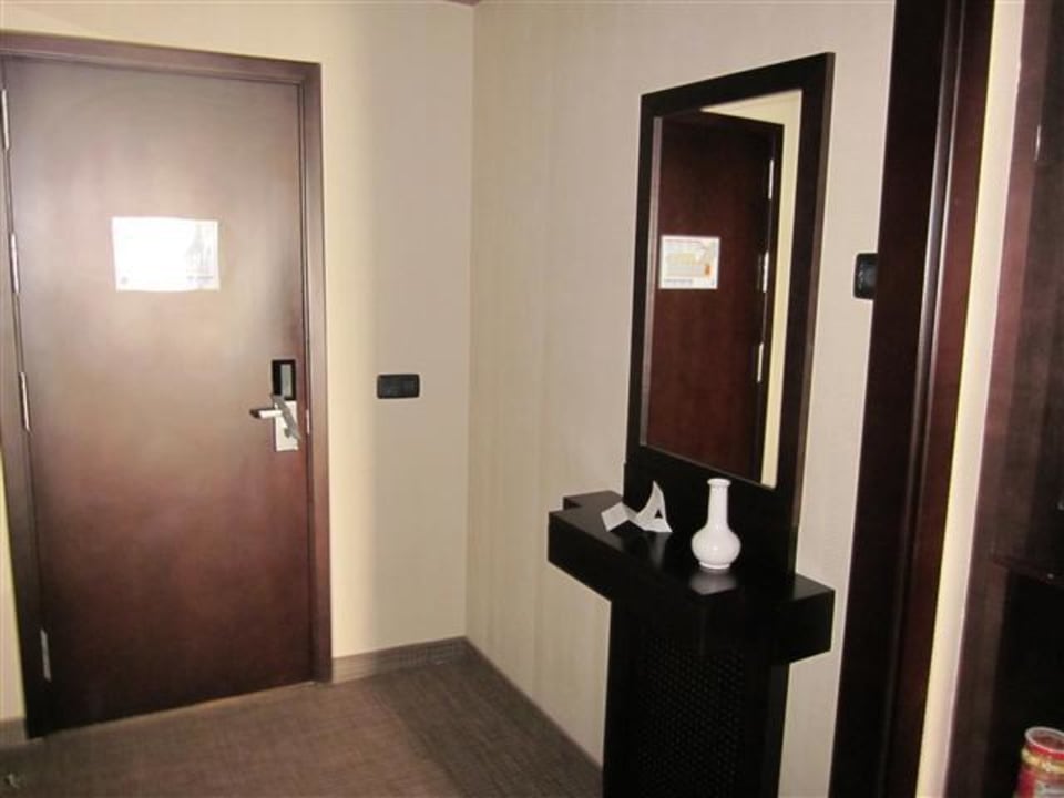 Diele vom Wohnzimmer aus gesehen Hotel Faro, a Lopesan Collection Hotel