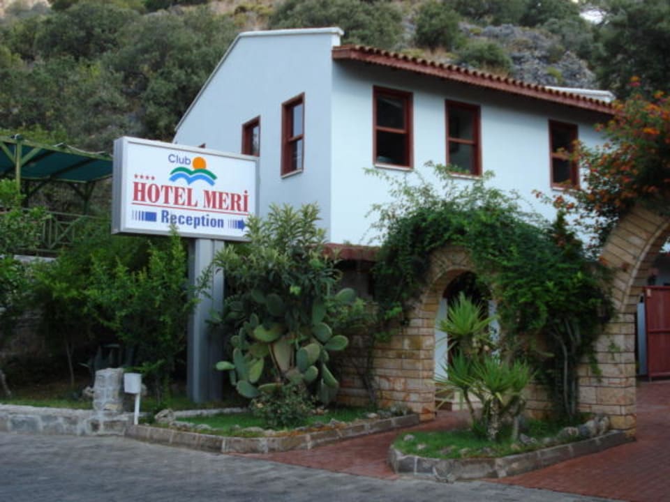 Eingang Hotel Meri